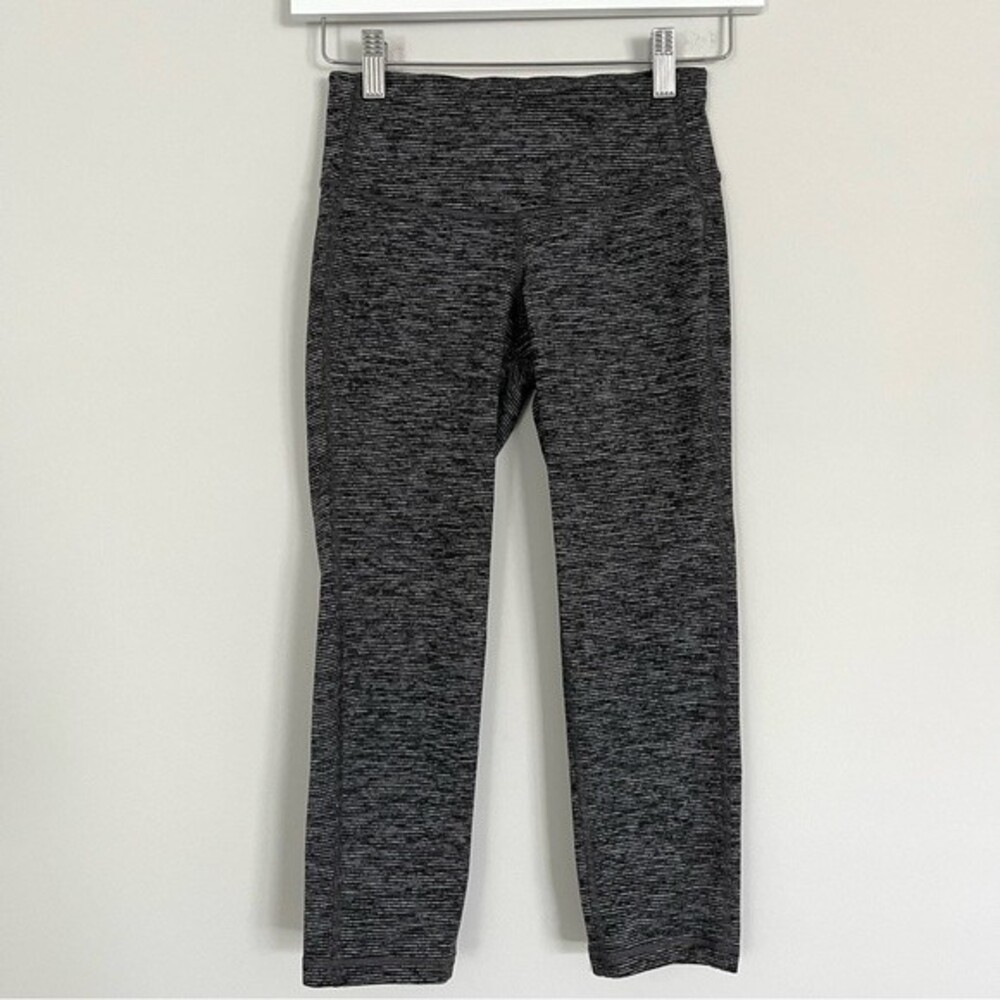 Old Navy Active Go Dry Black and Grey Striped Crop Leggings, Size XS